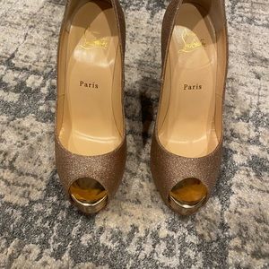 🎄🎉 Must go- make offer! Size  7 Glitter Louboutins